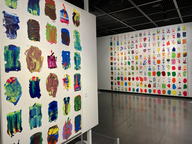 그가 30여 년 간 꾸준히 그려온 그림 일기 중 일부를 전시장에 펼쳐보였다. 그날 그날의 느낌을 그림으로 표현한 것이다. 이연정 기자