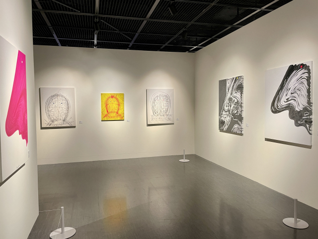 그의 전시는 자화상으로 시작해 자화상으로 끝난다. 음악만큼이나 그림은 그에게 삶 그 자체를 의미한다. 이연정 기자