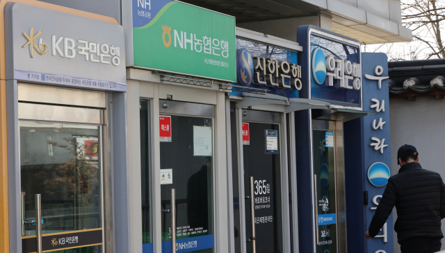 1월 국내은행 대출 연체율 0.56%, 전월 대비 상승…중소기업·가계신용 우려