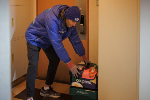 엘베 없는 5층도 '척척'…로저스 쿠팡 대표 새벽배송 뛰고 한 말