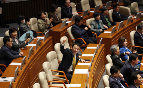 [속보] 공소청법 與주도로 국회 본회의 통과…국힘, 필리버스터 돌입
