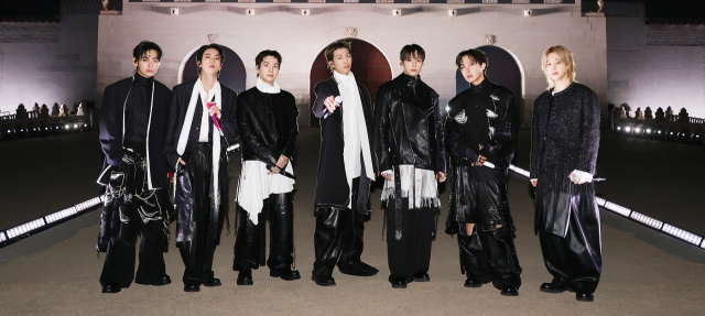 완전체 BTS의 무대…광화문 채운 4만명의 '아미'