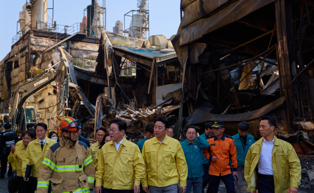 대전 참사 현장 찾은 李 