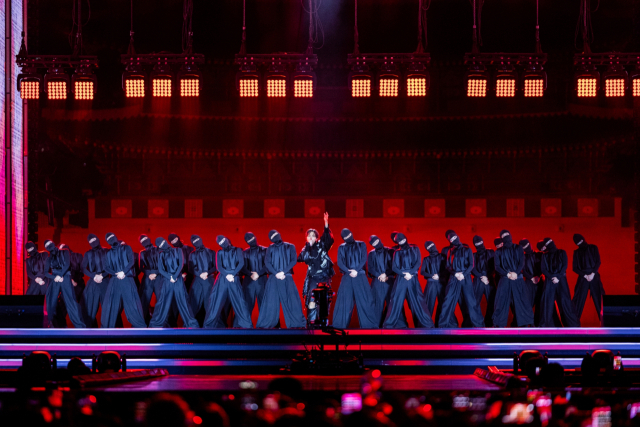 그룹 방탄소년단(BTS)이 21일 서울 광화문 광장에서 정규 5집 