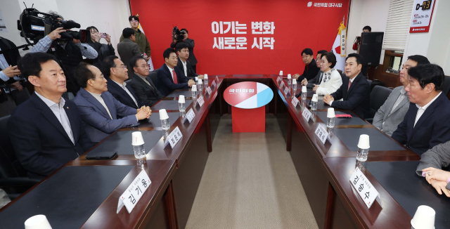 국민의힘 장동혁 대표가 22일 오전 대구시당에서 오는 지방선거 대구시장 공천과 관련해 대구지역 국회의원들과 만나고 있다. 연합뉴스