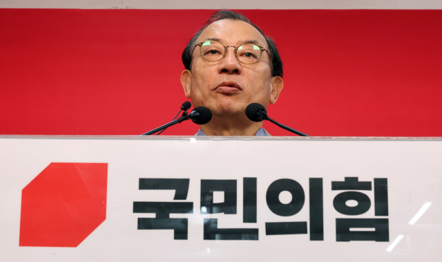 국민의힘 이정현 공천관리위원장이 20일 서울 영등포구 여의도 중앙당사에서 경상북도지사 예비경선 결과를 발표하고 있다. 연합뉴스