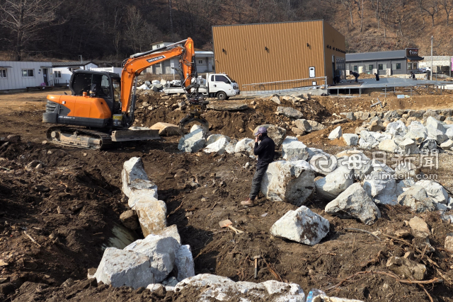 경북 산불 1년, 보상금 받아도 빚·생활비로 사라져…그날에 산다