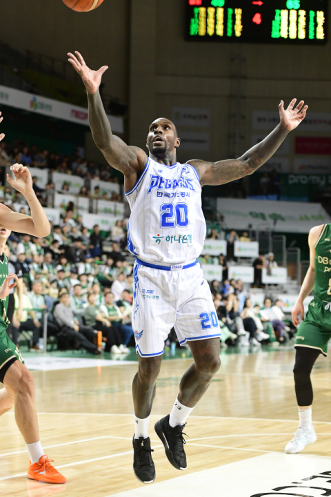 팀 침체에도 불구 KBL 대기록 세운 라건아