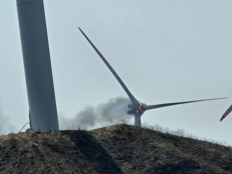 영덕 풍력발전기에서 불…1명 사망, 추가 피해 확인중