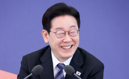 李 지지율 62.2%…TK 상승폭 최대, '국힘 공천갈등 여파'