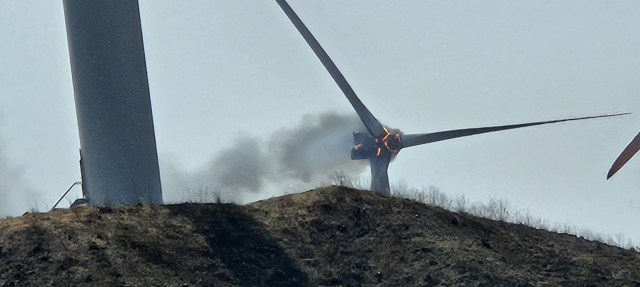 영덕서 풍력발전기 점검 중 화재…작업자 3명 사망