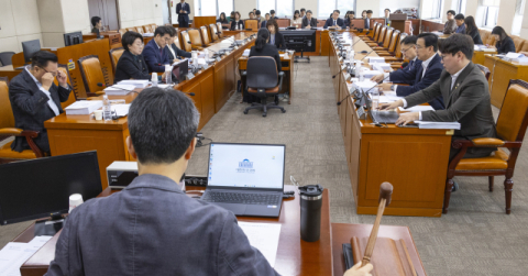 5월1일 노동절 공식 공휴일로…공휴일법 행안위 법안소위 통과