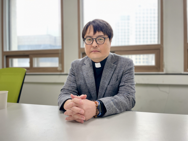 [차한잔] 카이스트 출신 국내 유일 '물리학자 사제' 김도현 대구가톨릭대 교수