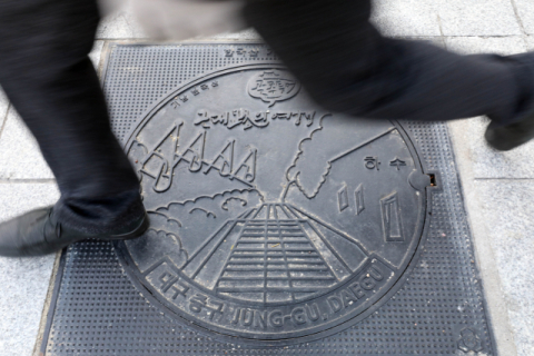 [골목뒷담] 맨홀의 고고학