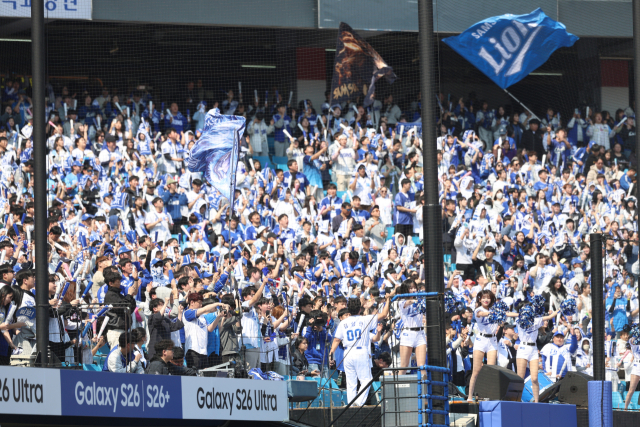프로야구 열기가 일찌감치 달아오르고 있다. 지난 21일 삼성 라이온즈와 LG 트윈스의 시범경기가 열린 대구 삼성라이온즈파크 관중석 풍경. 삼성 제공