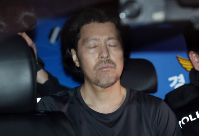 '동료 기장 살해' 김동환, 법정 첫 출석…국민참여재판 요청