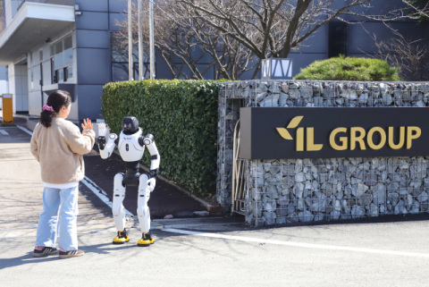 공장 밖으로 나온 아이엘 휴머노이드…상업 서비스 영역까지 시장 확대