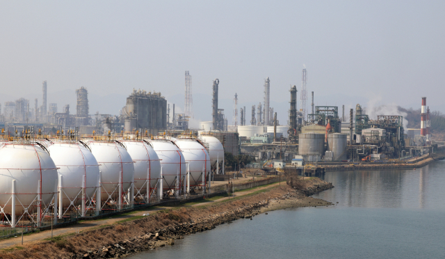 나프타가 뭐길래, 산업계 직격탄...