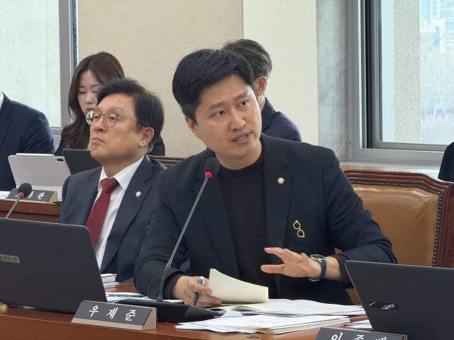 우재준 국민의힘 의원(대구 북구갑)이 지난 24일 열린 국회 기후에너지환경노동위원회 전체회의에서 발언하고 있다. 우재준 의원실 제공