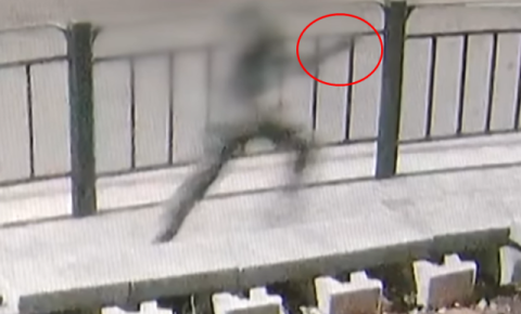 손에 '흉기' 들고 전력질주…해병대 일병 '탈영' CCTV 보니 