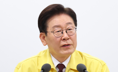 '경제·고환율'에…李 대통령 지지율 2%p 하락한 65%