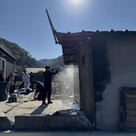[아름다운 동행] 쓰레기집을 치우자, 새 삶이 시작됐다