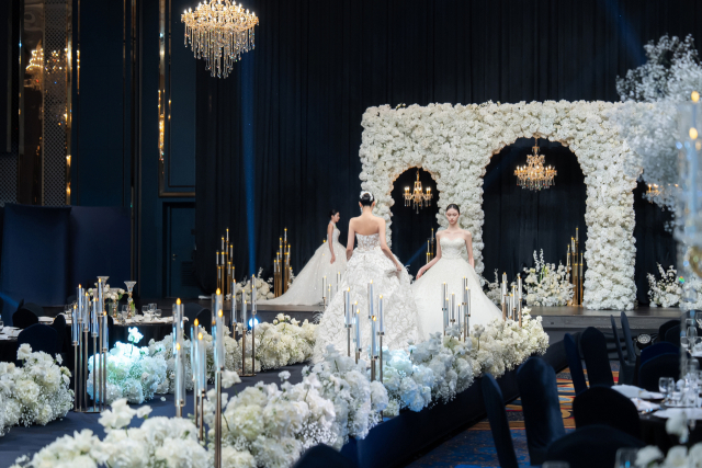 호텔인터불고 대구는 지난달 프리미엄 웨딩 디렉팅 브랜드 써니플랜과 함께 개관 후 첫 웨딩 쇼케이스를 개최했다. 사진은 쇼케이스 