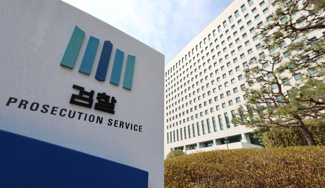 오는 10월 공소청과 중대범죄수사청(중수청) 신설을 위한 법안의 국회 입법 절차가 지난 21일 더불어민주당 주도로 완료됐다. 이로써 정부조직법 개정에 따라 역사 속으로 사라지는 검찰청을 대신해 기소와 중대범죄 수사를 각각 따로 맡는 새 형사사법 기구에 대한 법적 근거가 마련됐다. 기존 검찰의 특별사법경찰관리에 대한 지휘·감독권은 폐지됐고, 