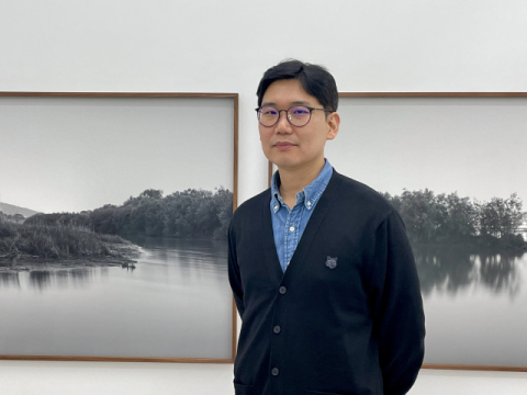 [전시속으로] 어둠 속 반짝이는 존재들을 기록하다…권도연 개인전 '녹투라마' 