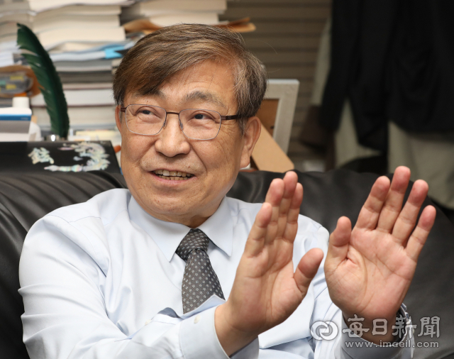 수십 년의 법조 경력 속에서도 원칙과 기본을 중시해온 장익현 영남법무법인 대표변호사는 