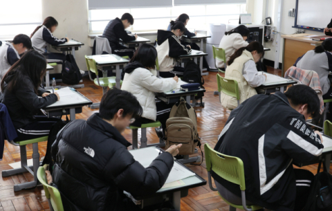 3월 학평 수학·영어, 작년 수능 보다 쉬웠다… 국어는 체감 난도 높아