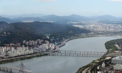 운항 중 '턱' 걸린 한강유람선…승객 359명 전원 구조