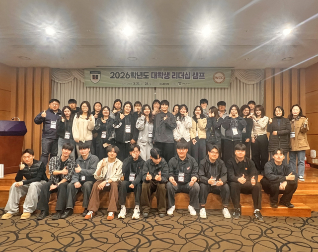 캠프에 참가한 학생자치기구 대표들이 단체 사진을 촬영하며 파이팅을 외치고 있다. 경북전문대 제공