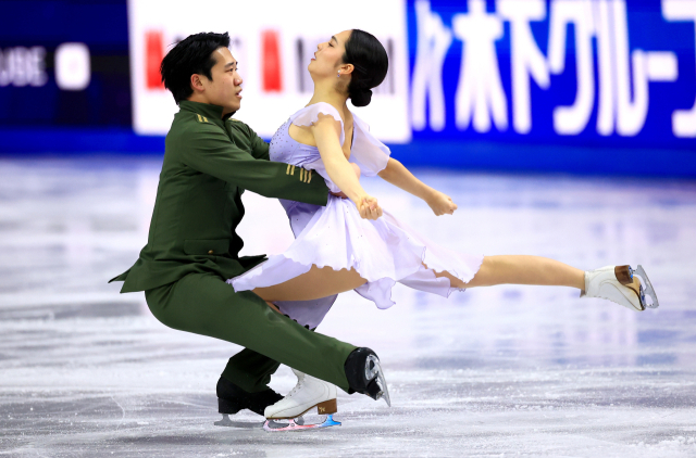 29일(한국시간) 체코 프라하에서 열린 2026 ISU 피겨 스케이팅 세계 선수권 대회 아이스 댄스 프리 댄스 경기에서 한국의 임해나-권예 조가 연기를 펼치고 있다. EPA연합뉴스