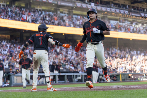 MLB 이정후, 2루타로 시즌 첫 안타…팀은 양키스에 개막 3연패