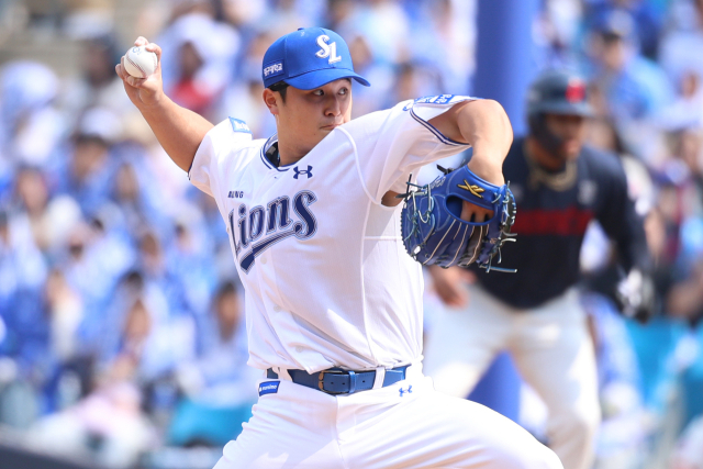 삼성 라이온즈의 최원태가 29일 대구 삼성라이온즈파크에서 열린 프로야구 롯데 자이언츠와의 경기에 선발 등판해 역투하고 있다. 삼성 제공