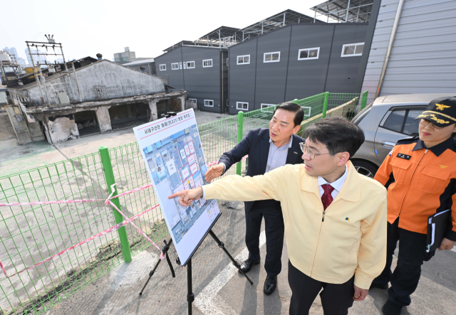 지난 27일 김정기 대구시장 권한대행이 서대구산업단지를 찾아 화재 예방 상황을 점검하고 있다. 대구시 제공