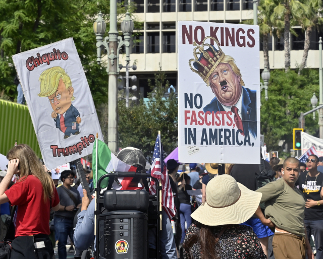 28일 미국 로스앤젤레스 시청 인근에서 열린 대규모 