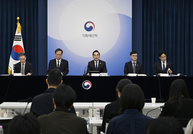 박홍근 기획예산처 장관이 27일 정부세종청사 중앙동에서 열린 