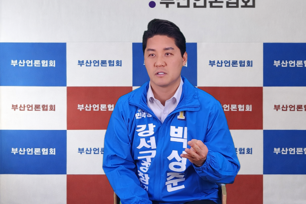 박상준 강서구청장 예비후보가 인터뷰에서 행정 체계 정비와 도시 운영 방향에 대해 설명하고 있다. [사진=김동식 기자]