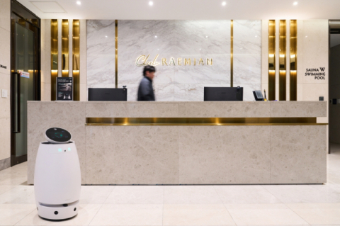 강남 대단지 공략 나선 SK인텔릭스…웰니스 로봇 체험 공간 확대