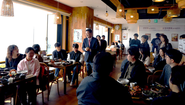 안동시는 3월 26일부터 이틀 동안 부산 해운대구에서 글로벌 안동시 공무원 통역 지원단 역량 강화 교육을 가졌다. 안동시 제공