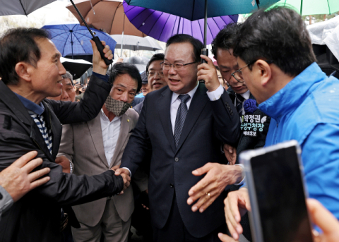 3일 만에 1천여건…불난 김부겸 휴대폰