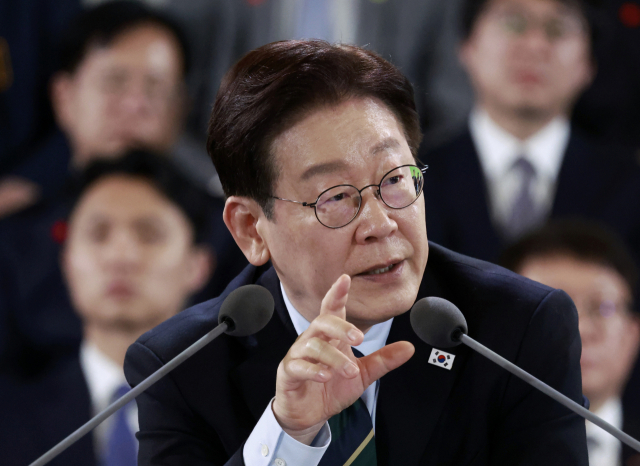 이재명 대통령이 30일 제주한라대학교 한라컨벤션센터에서 열린 타운홀미팅 