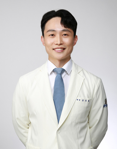 [척추관절 클리닉] 자주 접질리는 발목, 이미 시작된 질환이다