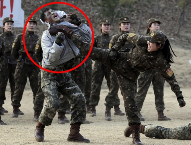 女군 '발차기'에 男군 