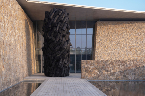 '숯의 작가' 이배, 뮤지엄산 대규모 개인전 개최