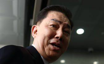 20일 만에 경찰 재출석한 김병기 