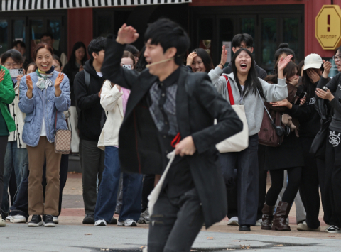 [포토뉴스] 봄꽃과 함께 찾아온 캠퍼스 웃음꽃