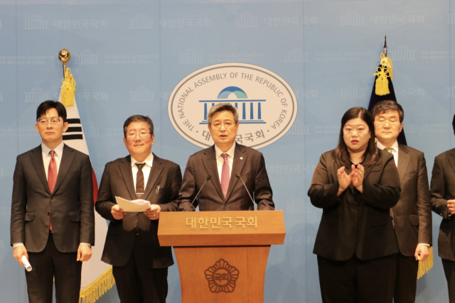 김장겸 국민의힘 의원이 31일 국회 소통관에서 기자회견을 고광헌 방송미디어통신심의위원회 위원장 후보자의 사퇴를 촉구하고 있다. 김장겸 의원실 제공